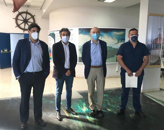 Reunión del consejero de Medio Rural y Cohesión Territorial del Principado, Alejandro Calvo, con representantes del sector pesquero para presentar el grupo de trabajo para el relevo generacional en la pesca en Asturias