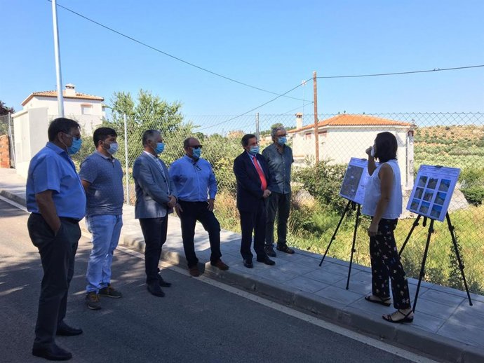 Visita de Diputación a la carretera de Nívar tras las obras de mejora ejecutadas