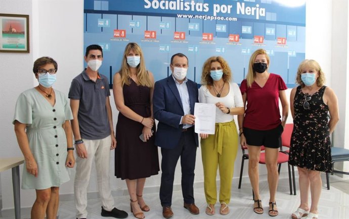 Rosa Arrabal y Jose Luis Ruiz Espejo (PSOE) en Nerja