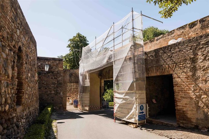 Obras en la puerta de los Carros de la Alhambra