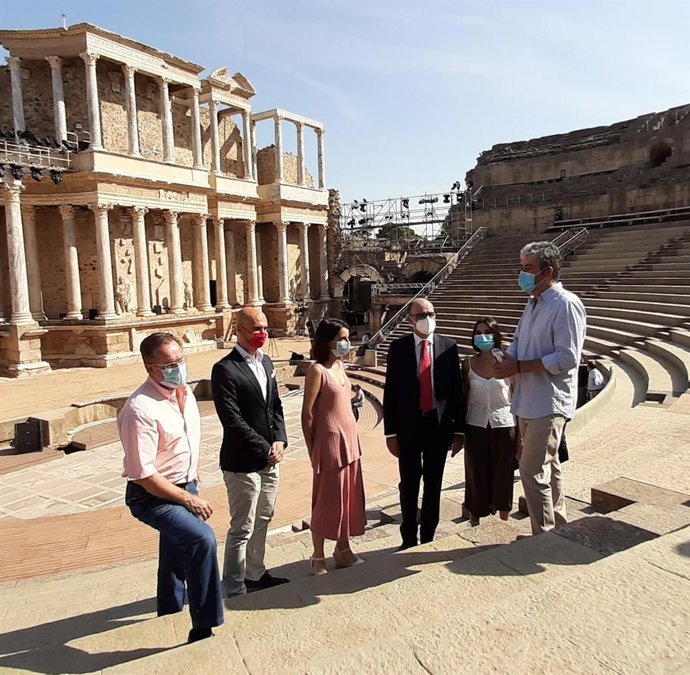 Autoridades visitan la finalización de las obras de consolidación del Teatro Romano