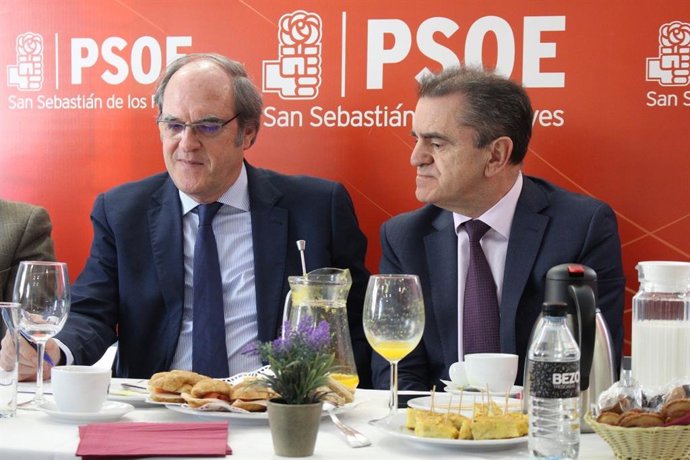 El delegado del Gobierno en Madrid, José Manuel Franco, junto con el portavoz del PSOE en la Asamblea de Madrid, Ángel Gabilondo.