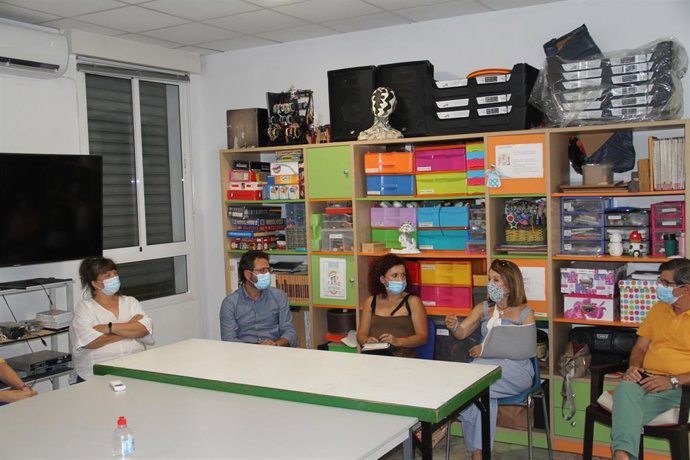 La vicepresidenta de Territorio Inteligente de la Diputación de Huelva, María Eugenia Limón, en su visita a Feafes.