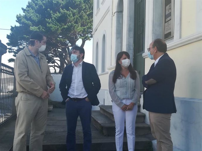 De derecha a izquierda Miguel González (Asata), Laura Pérez Macho, el diputado de CS Luis Fanjul y Daniel Álvarez, coordinador de la agrupación de Valdés.