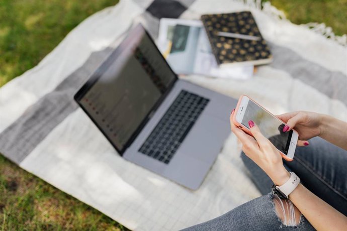 Tecnomari analiza la compra de móviles libres 