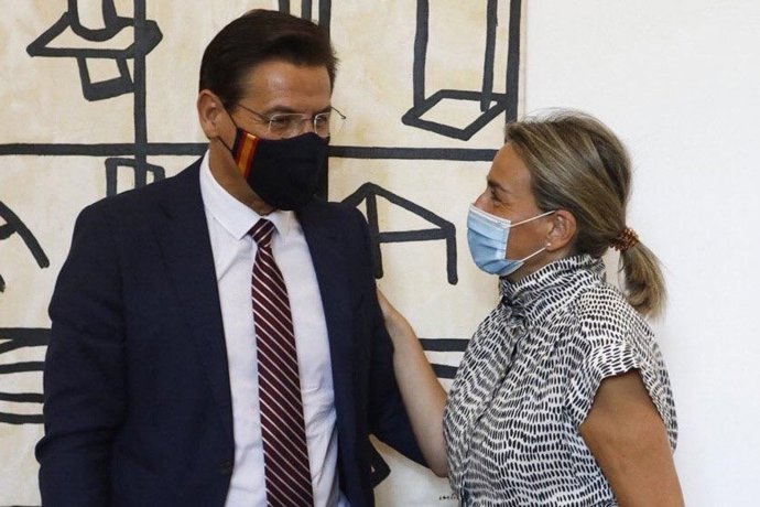 El alcalde de Granada, Luis Salvador, y la alcaldesa de Toledo, Milagros Tolón.
