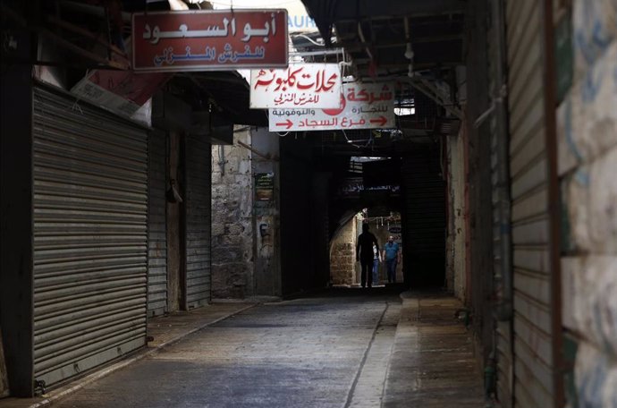 Una calle de la ciudad cisjordana de Nablís durante la pandemia de coronavirus
