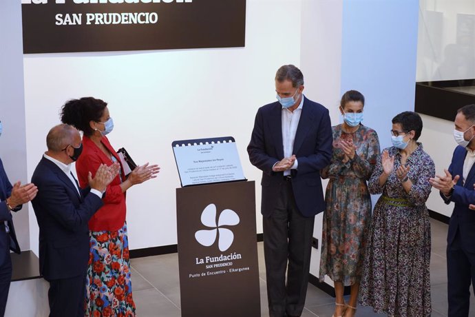 Los Reyes cierran su viaje al País Vasco con una visita a la Fundación San Prude