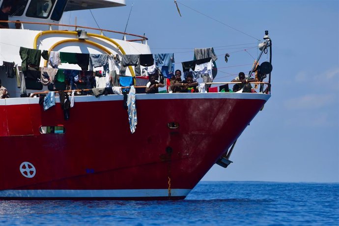 Migrantes rescatados a bordo de un ferry fletado por el Gobierno de Malta (Imagen de archivo)
