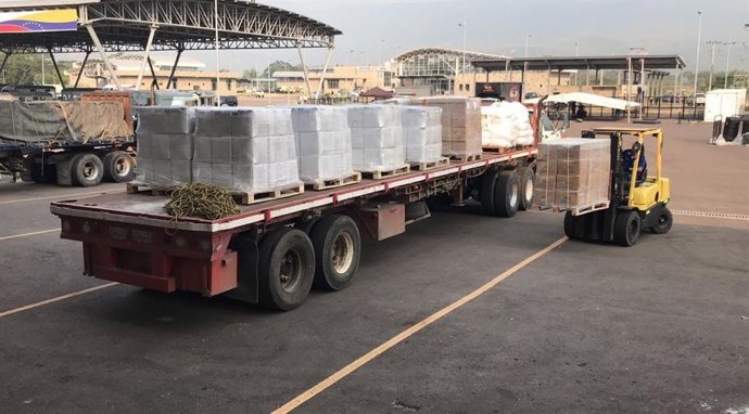 Un camión con ayuda humanitaria para Venezuela.