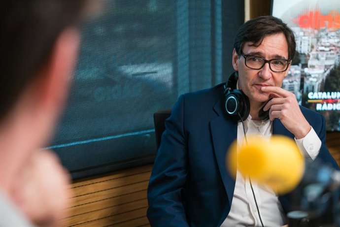 El ministro de Sanidad, Salvador Illa, en una entrevista en Catalunya Rdio