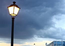 Alumbrado en un pueblo.