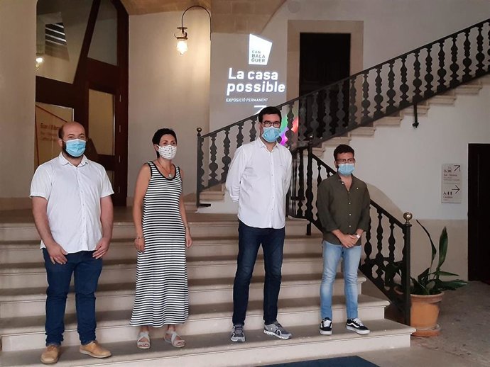 El regidor de Cultura y Bienestar Social, Antoni Noguera, la coordinadora general, Francisca Niell, el director general de Música y Artes Escénicas, Miquel ngel Contreras, y el director general de promoción y difusión cultural, Marcos Augusto Lladó.