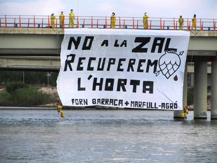 Pancarta de Ecologistas en Acción
