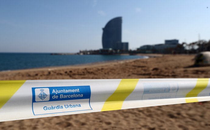 Playa cerrada en Barcelona