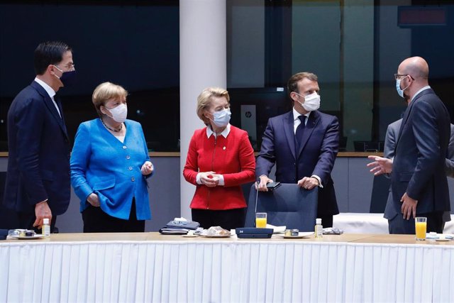 Rutte, Merkel, Von der Leyen, Macron y Michel en Bruselas