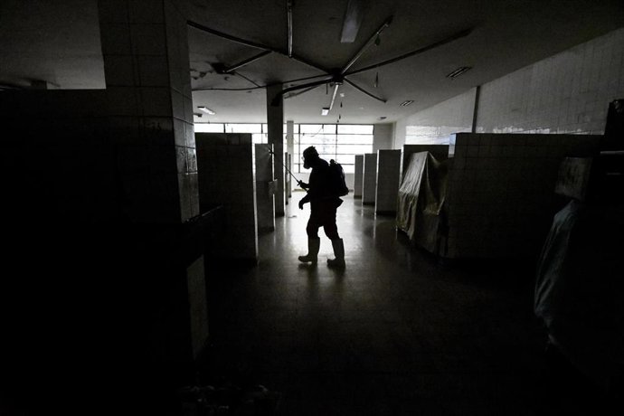 30 March 2020, Bolivia, La Paz: A worker disinfects a popular market at La Paz's Miraflores neighborhood as a measure against the spread of coronavirus. Photo: Christian Lombardi/ZUMA Wire/dpa