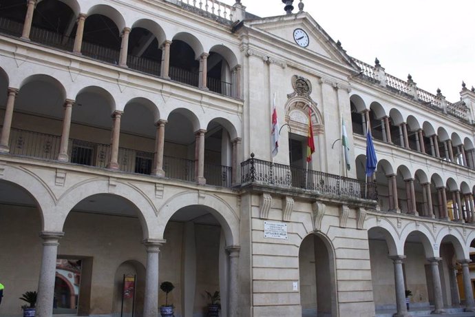 Fachada del Ayuntamiento de Andújar en una imagen de archivo.