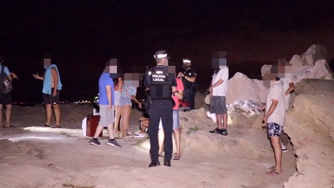 La Policía Local de Alicante interviene en un botellón