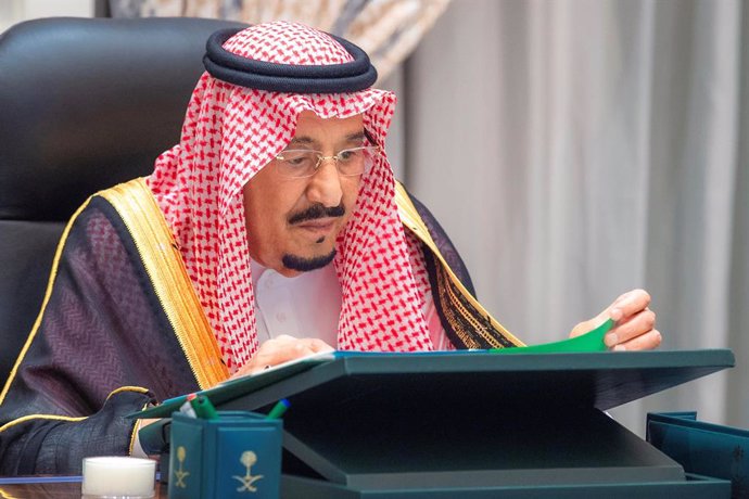 A.Saudí.- El rey de Arabia Saudí ingresa en un hospital en Riad para someterse a