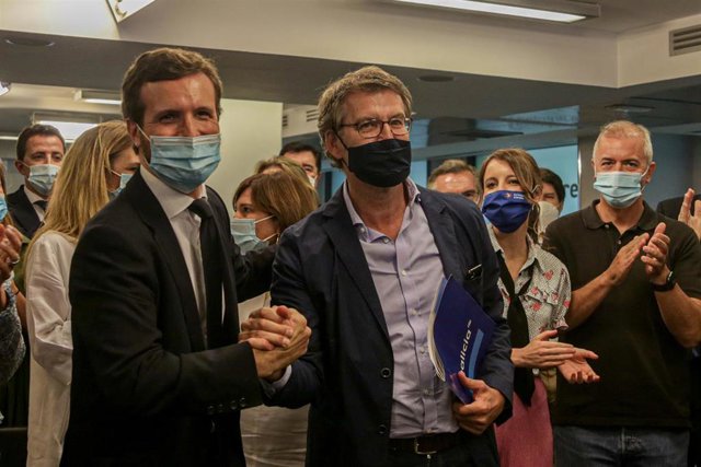 El presidente nacional del Partido Popular, Pablo Casado (1i) y el presidente de la Xunta de Galicia, Alberto Núñez Feijóo (2i).
