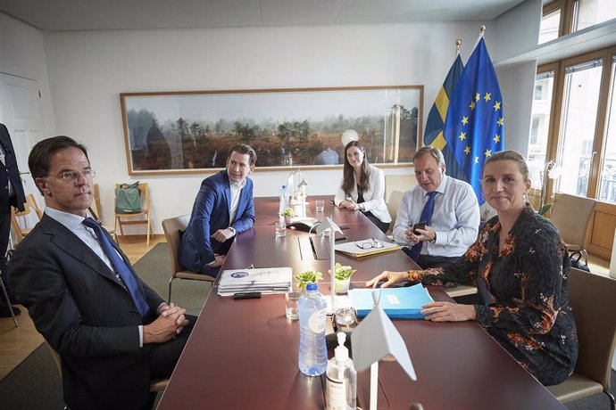 El primer ministro holandés, Mark Rutte; el canciller austriaco, Sebastian Kurz, la primera ministra finlandesa, Sanna Marin; la primera ministra danesa, Mette Frederiksen, y el primer ministro sueco, Stefan Loefven, en la cumbre especial de la UE.
