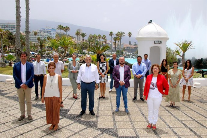 Representantes de la Asociación de Municipios Turísticos de Canarias en Puerto de la Cruz
