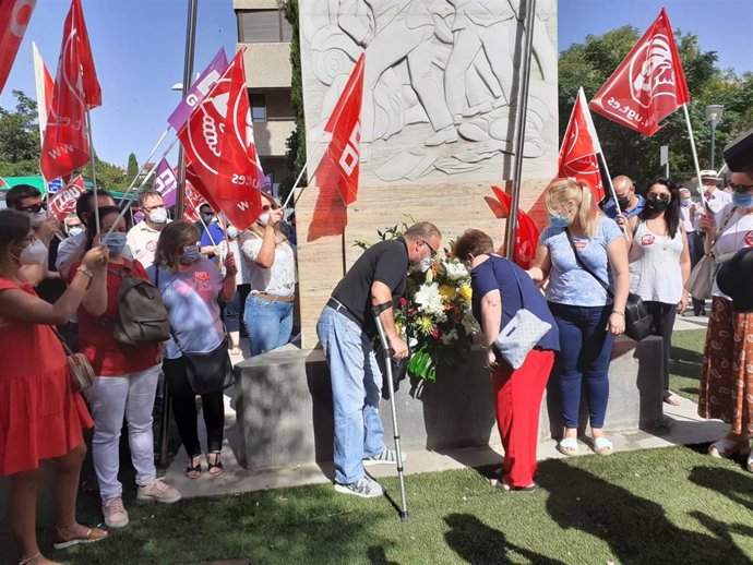 Homenaje celebrado en Granada a los tres obreros asesinados en la huelga de la Construcción de 1970