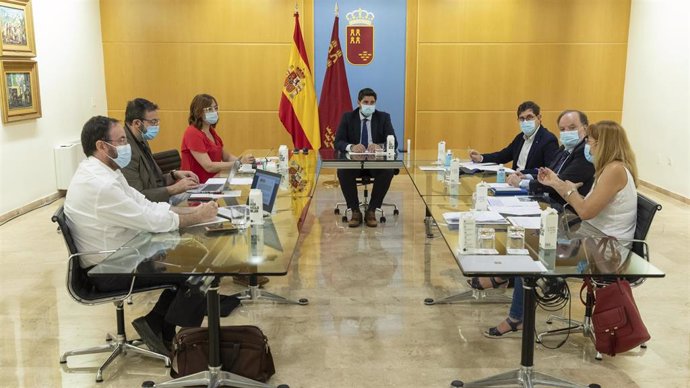 El jefe del Ejecutivo regional, Fernando López Miras, ha presidido esta mañana en el Palacio de San Esteban la reunión del Comité de Seguimiento Covid-19.