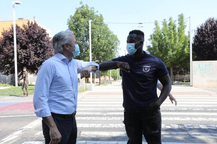 El alcalde Jorge Azcón y Babacar Seck