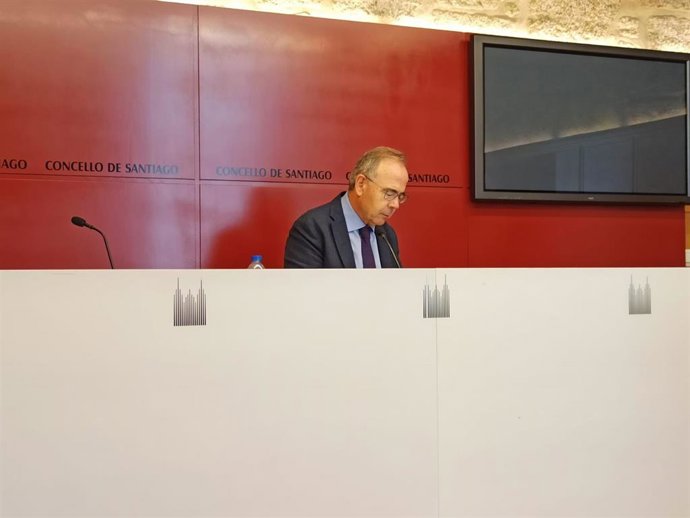 El alcalde de Santiago, Xosé Sánchez Bugallo, en rueda de prensa