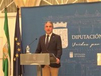 Bendodo destaca el apoyo en los sondeos a "las tres fuerzas del cambio" frente a un PSOE-A que es "cosa del pasado"