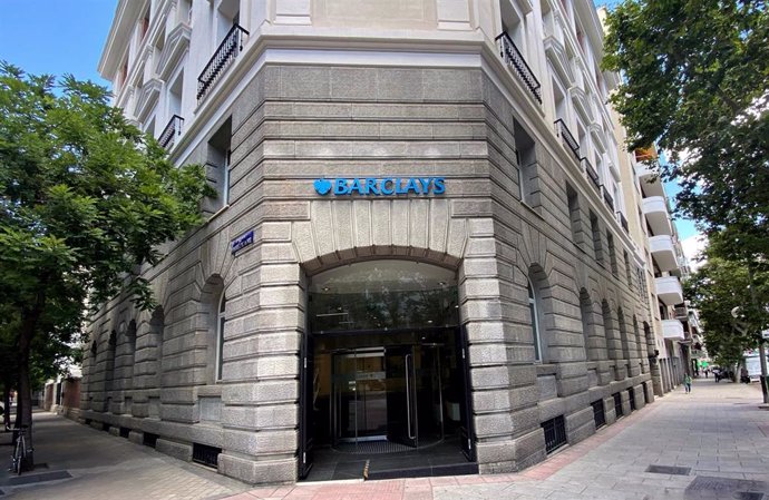 Fachada de una oficina de la entidad financiera Barclays ubicada en la calle José Abascal, 51, en Madrid (España), a 16 de junio de 2020.