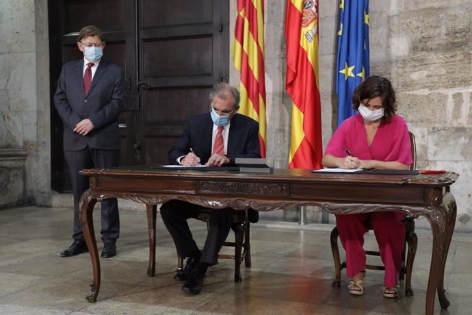 Firma del conveni entre la Berklee, la Generalitat i Cacsa