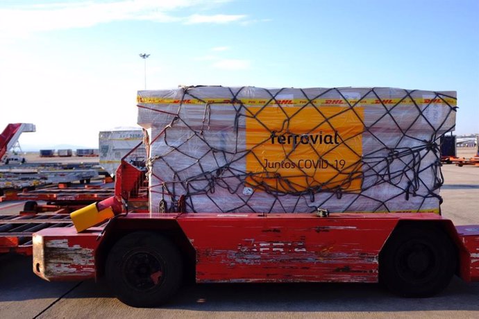 Imagen de un cargamento de material adquirido por Ferrovial para donaciones en la lucha contra el coronavirus.