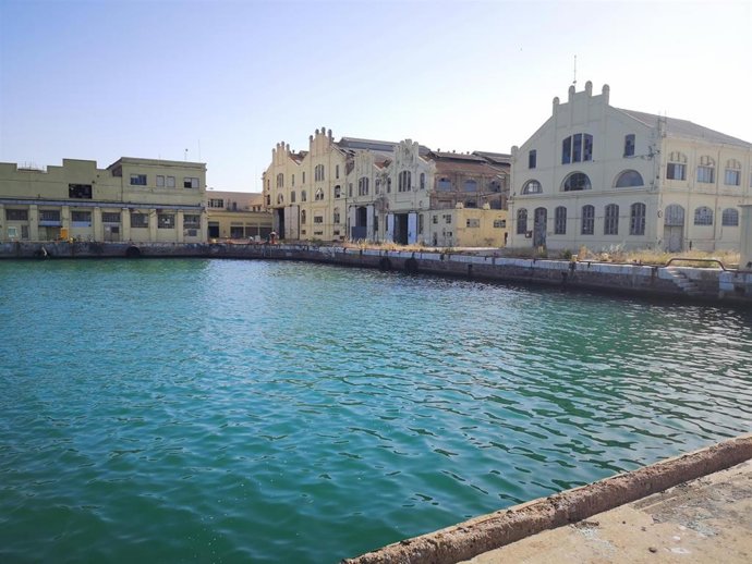 Naves antigua UNL que albergará la nueva terminal de pasajeros del Puerto de Valncia