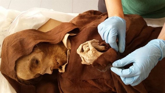 Una de las momias que se exhiben en este museo en Quinto