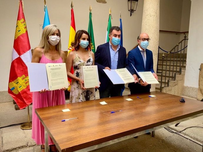 Consejeros de Cultura de Extremadura, Galicia, Castilla y León y Andalucía firman un protocolo en Cáceres para impulsar la Via de la Plata