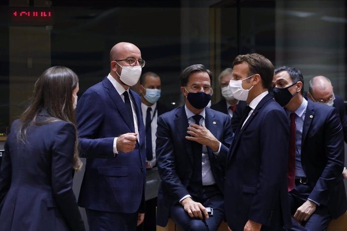 HANDOUT - 20 July 2020, Belgium, Brussels: (L-R) Finland's Prime Minister Sanna Marin, European Council President Charles Michel,  Dutch Prime Minister Mark Rutte, French President Emmanuel Macron and Spanish Prime Minister Pedro Sanchez talk during the
