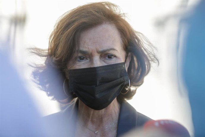 La vicepresidenta primera del Gobierno y ministra de la Presidencia, Relaciones con las Cortes y Memoria Democrática, Carmen Calvo, ofrece declaraciones a los medios de comunicación tras la ceremonia de Estado para homenajear a las víctimas de la pandem