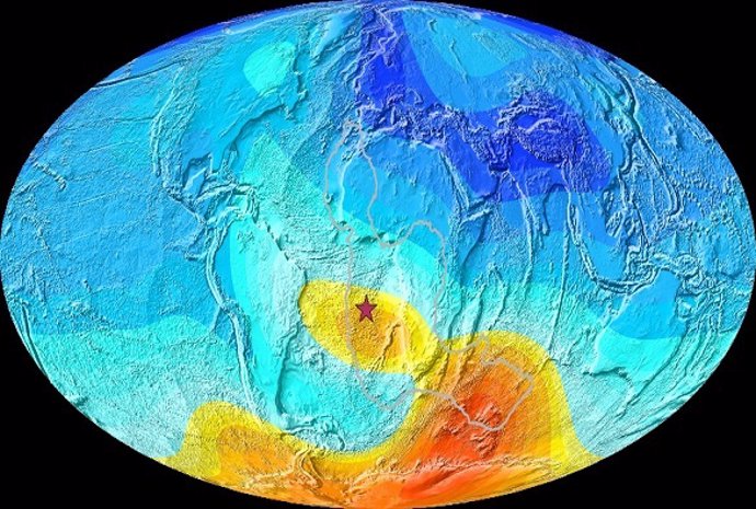 Mapa de la Tierra que muestra la desviación actual de la dirección esperada del campo magnético. La estrella es la isla de Santa Elena