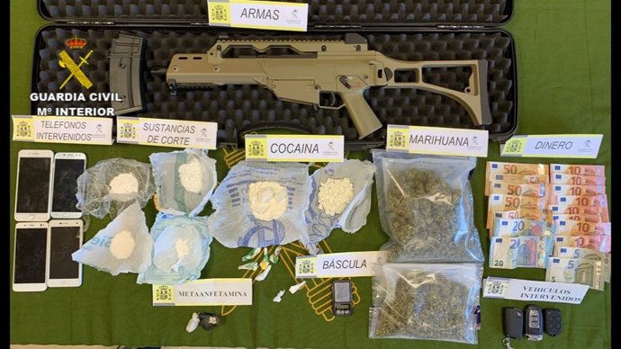 Drogas, dinero y objetos intervenidos por la Guardia Civil