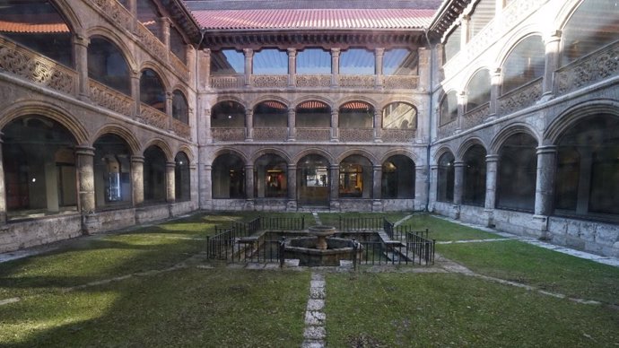 Patio interior del claustro de 'Las Tabas' en el convento de Las Francesas.
