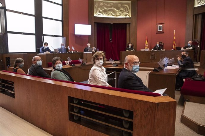 Judici al Tribunal Superior de Justícia de Catalunya als exmembres de la Mesa del Parlament Anna Simó (ERC), Ramona Barrufet, Lluís Corominas i Lluís Guinó (JxSí), i l'exdiputada de la CUP Mireia Boya, el 21 de juliol del 2020.