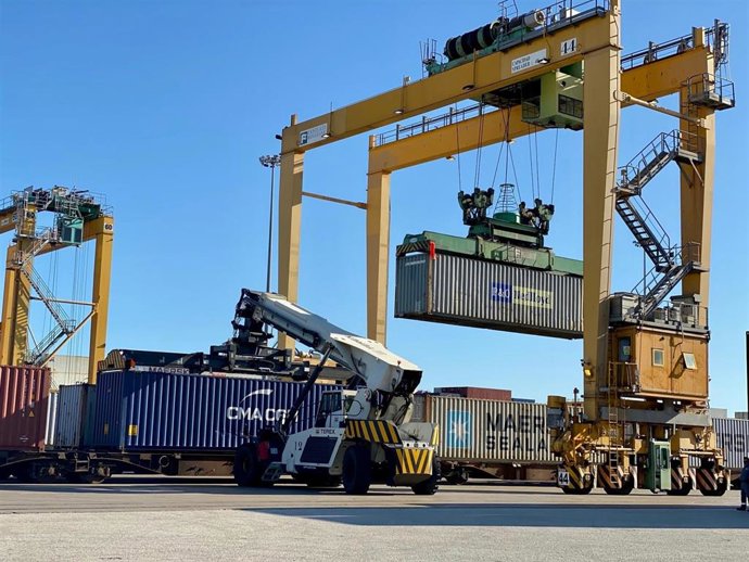 Actividad en el puerto de Valncia. 