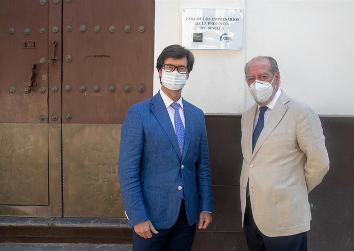 El presidente de la Diputación, Fernando Rodríguez Villalobos, y el presidente de la Confederación de Empresarios de Sevilla (CES), Miguel Rus.