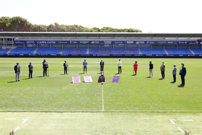 Celebración de la SD Huesca y las autoridades con motivo del ascenso del club a Primera División.