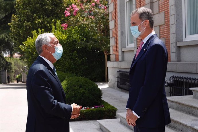 El Rey acompaña al presidente de Portugal en una visita al Museo del Prado y le 