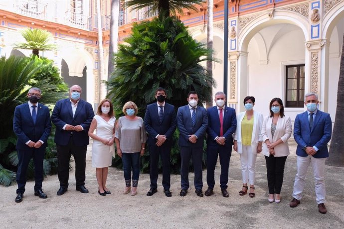 Junta y Diputación firman un convenio para potenciar la administración electrónica