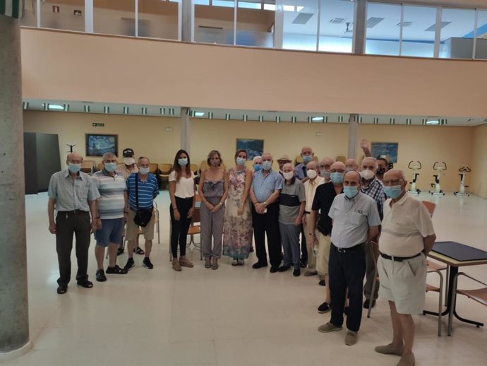 La delegada de Igualdad de la Junta de Andalucía, Inmaculada Troncoso (centro), visita el CPA de Fuensanta-Cañero